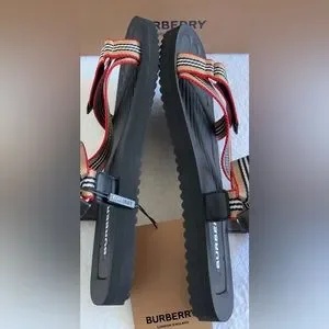 Burberry | Shoes | Authentic Burberry Mens Patterson Icon  display picture 3